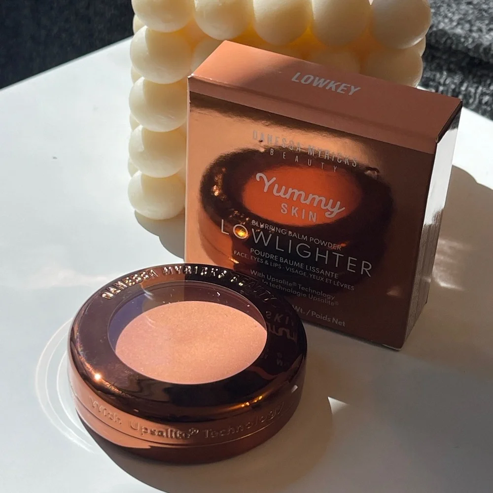 DANESSA MYRICKS BEAUTY Yummy Skin Blurring Powder In Lowkey (Peachy Gold)